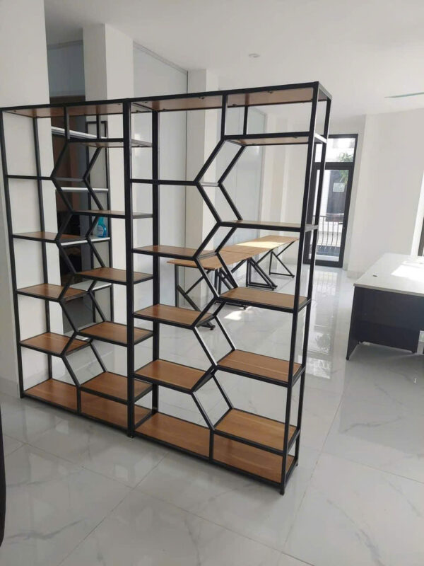 Mẫu Kệ Sắt Trưng Bày - THS24